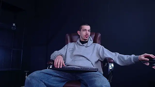 Snapshot of KaydenDrew chatting on December 18, 2025, 5:23 am KaydenDrew online show from December 18, 2025, 5:23 am