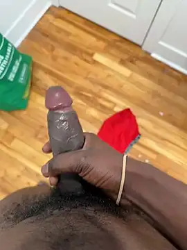 Snapshot of Sweetley chatting on February 23, 2026, 8:20 pm Sweetley online show from February 23, 2026, 8:20 pm