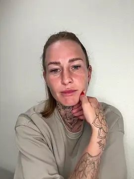 Klarry69 online show from April 11, 2026, 7:39 pm