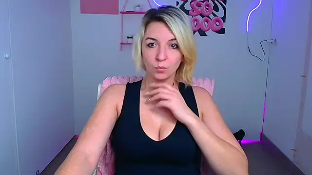 Snapshot of Lana_Foxyy chatting on January 14, 2026, 12:42 pm Lana Foxyy online show from January 14, 2026, 12:42 pm