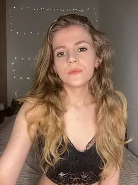 Snapshot of AmilenA chatting on January 13, 2026, 9:08 pm AmilenA online show from January 13, 2026, 9:08 pm