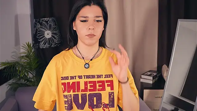 GenaSeidner online show from December 17, 2025, 10:31 am