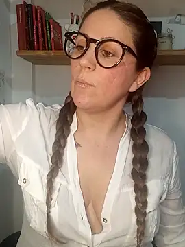 Snapshot of SofiEsteves chatting on June 18, 2026, 5:29 pm SofiEsteves online show from June 18, 2026, 5:29 pm