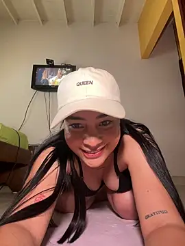 Snapshot of SaharaArisa chatting on December 20, 2025, 8:44 pm SaharaArisa online show from December 20, 2025, 8:44 pm