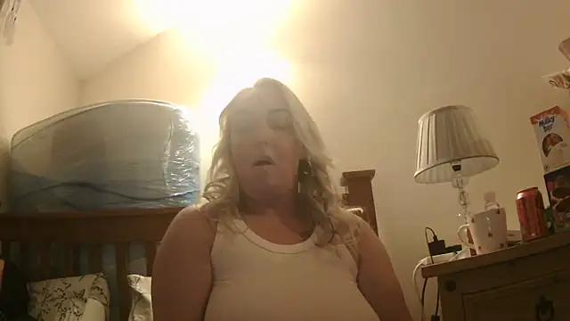 theblondecocklover online show from April 3, 2026, 12:33 pm