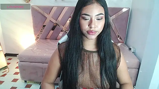 Snapshot of Kendall_Queen_v chatting on December 18, 2025, 12:05 am Kendall Queen v online show from December 18, 2025, 12:05 am