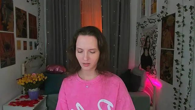 Snapshot of Ariadna_Shy chatting on February 16, 2025, 1:47 am Ariadna Shy online show from February 16, 2025, 1:47 am