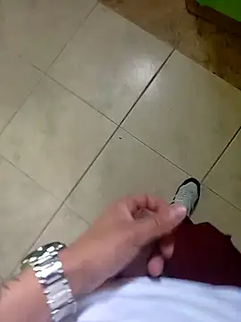 Snapshot of Gloryholeroom chatting on April 4, 2026, 8:26 pm Gloryholeroom online show from April 4, 2026, 8:26 pm