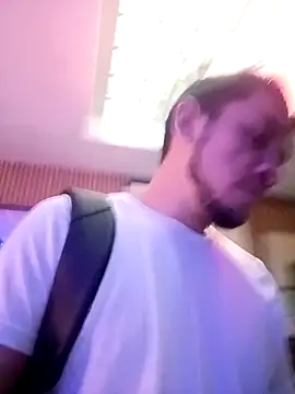 Snapshot of Gloryholeroom chatting on February 2, 2026, 9:03 pm Gloryholeroom online show from February 2, 2026, 9:03 pm