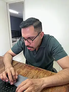 AdrianGarcia89 online show from April 17, 2026, 12:35 am