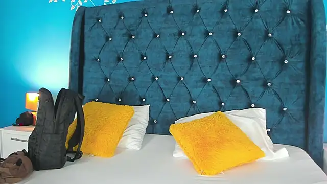 Issa Clark01 online show from February 10, 2026, 9:25 pm