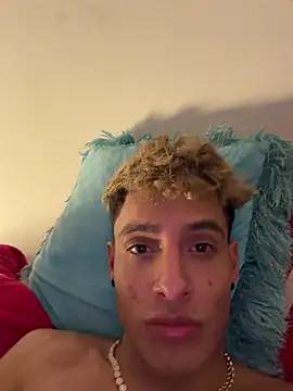 MikeLatinHot online show from January 15, 2026, 10:57 pm