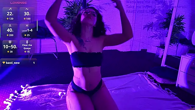 Snapshot of MusePole chatting on December 18, 2025, 8:34 pm MusePole online show from December 18, 2025, 8:34 pm