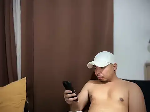 chubbybear 08 online show from February 20, 2026, 5:26 am