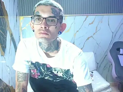 Boy tatto77 online show from January 13, 2026, 5:28 pm