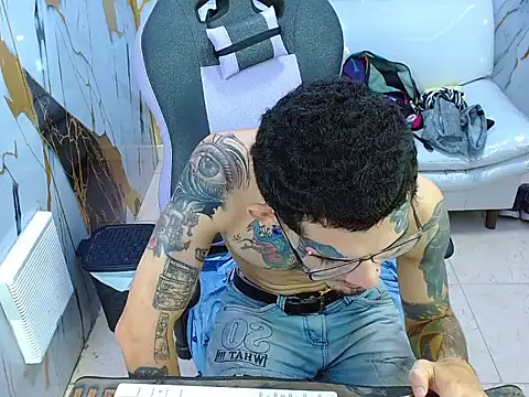 Boy tatto77 online show from June 1, 2026, 12:27 pm