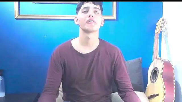 Snapshot of i-zusu chatting on December 19, 2025, 9:00 am i-zusu online show from December 19, 2025, 9:00 am