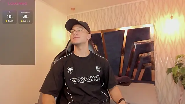 Snapshot of Noah_Clarkk chatting on February 25, 2026, 5:35 pm Noah Clarkk online show from February 25, 2026, 5:35 pm