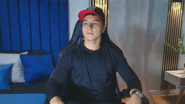 Snapshot of Noah_Clarkk chatting on June 24, 2026, 5:44 pm Noah Clarkk online show from June 24, 2026, 5:44 pm