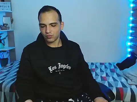 Snapshot of MaaX2330 chatting on December 18, 2025, 2:43 pm MaaX2330 online show from December 18, 2025, 2:43 pm