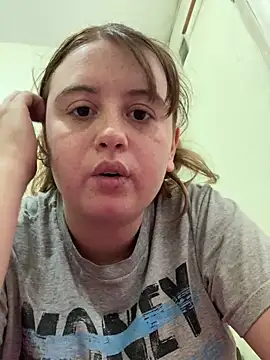 Snapshot of pomelito2 chatting on December 18, 2025, 3:38 pm pomelito2 online show from December 18, 2025, 3:38 pm