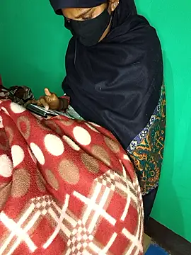 QWEEN7B online show from December 21, 2025, 12:51 pm