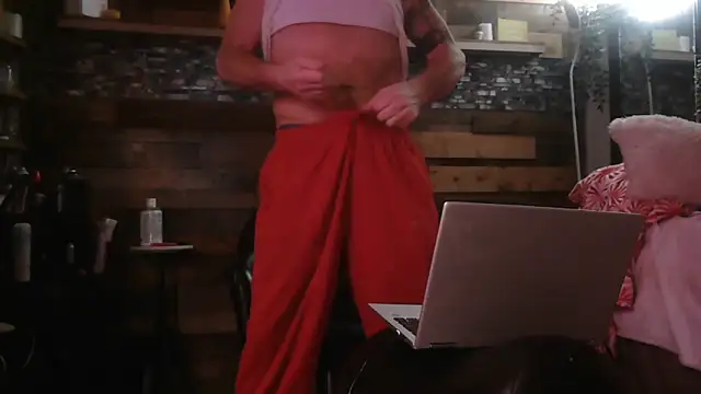 Snapshot of MISTERANDDEMI chatting on December 21, 2025, 6:20 pm MISTERANDDEMI online show from December 21, 2025, 6:20 pm