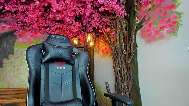 Snapshot of VenomDoll_ chatting on December 19, 2025, 12:18 pm VenomDoll online show from December 19, 2025, 12:18 pm