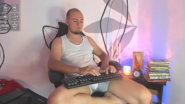 maaxtaylor  online show from February 12, 2026, 11:10 am