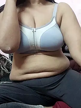 Snapshot of BINNIHYJ chatting on December 20, 2025, 9:34 am BINNIHYJ online show from December 20, 2025, 9:34 am