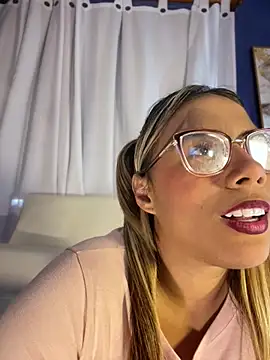 MiaSizzle online show from February 20, 2026, 8:00 pm