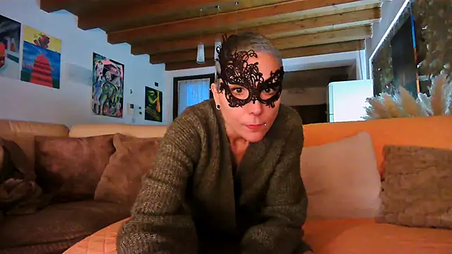 Snapshot of ErotiKat chatting on February 7, 2026, 4:48 pm ErotiKat online show from February 7, 2026, 4:48 pm