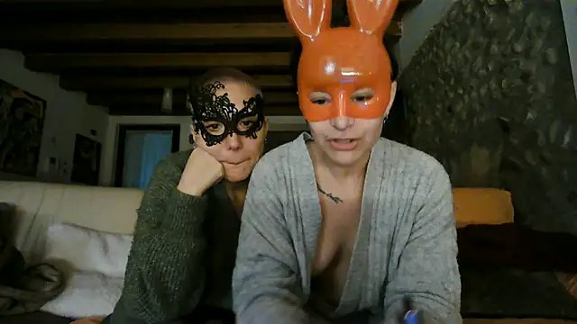 Snapshot of ErotiKat chatting on January 7, 2026, 8:25 pm ErotiKat online show from January 7, 2026, 8:25 pm