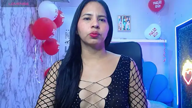 nicol ross19 online show from February 26, 2026, 11:49 pm