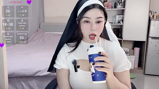 Ogravity  online show from February 4, 2026, 6:41 am