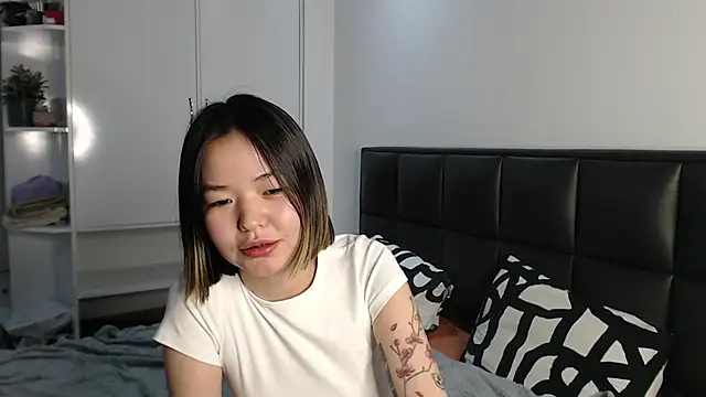 niia mur online show from February 22, 2026, 5:58 pm