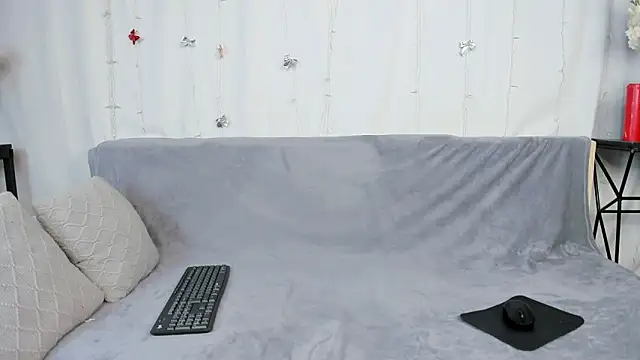 andyyzzz online show from February 26, 2026, 8:09 pm