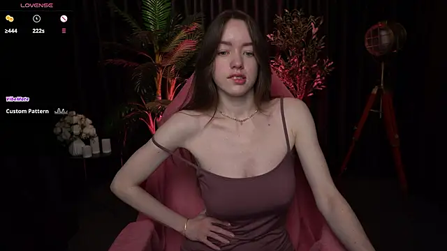 Velouraa online show from March 1, 2026, 10:10 pm