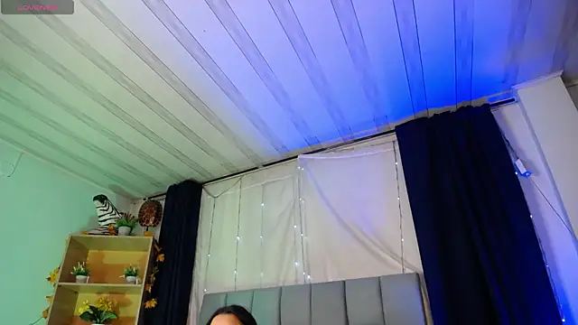 Emilyy05  online show from December 23, 2025, 3:17 am