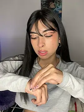 junorise23 online show from March 6, 2026, 4:51 am