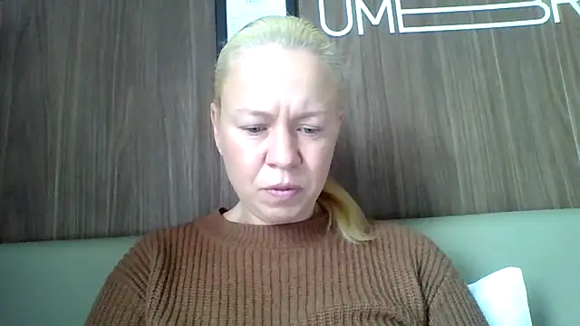 jennyblondeuk online show from April 13, 2026, 12:53 pm