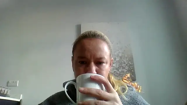 jennyblondeuk online show from March 26, 2026, 4:05 pm