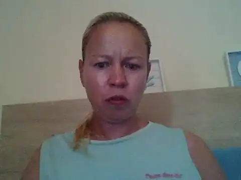 jennyblondeuk online show from May 18, 2026, 5:18 pm