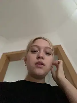 EmmiPemmi online show from February 5, 2026, 9:49 am