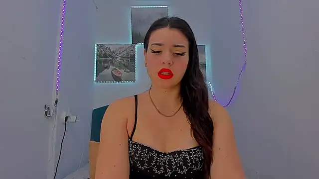 Snapshot of RedAssHottie chatting on March 9, 2025, 4:05 am RedAssHottie online show from March 9, 2025, 4:05 am