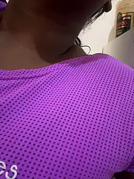 amorasecy online show from April 4, 2026, 2:23 pm