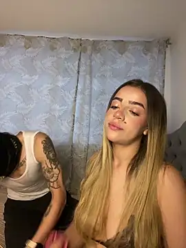 cute emmma online show from February 27, 2026, 11:21 am