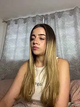 cute emmma online show from February 13, 2026, 12:38 pm