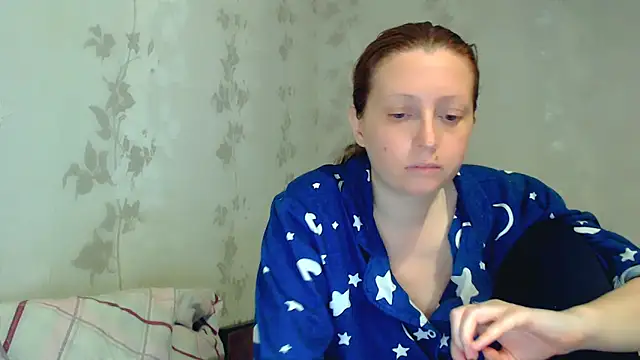 CrystallAngel online show from April 1, 2026, 4:48 pm