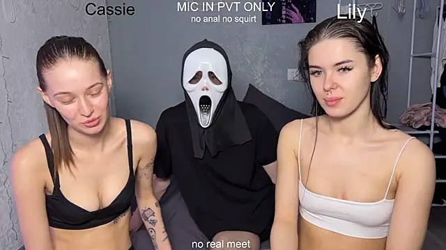 Snapshot of girls_secrets chatting on March 25, 2026, 10:14 am girls secrets online show from March 25, 2026, 10:14 am